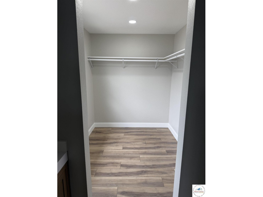 Fully Renovated, Like-New 3 Bedroom, 3 Bath Home with Modern - photo 24
