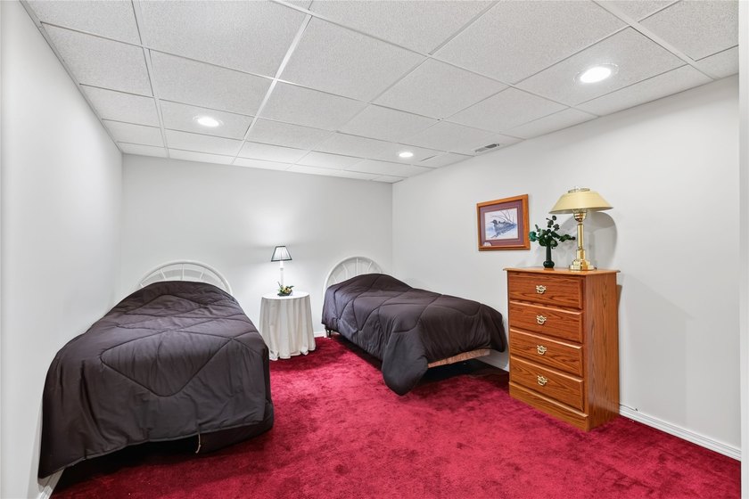 Up North retreat alert! Discover this charming, well-maintained - photo 26