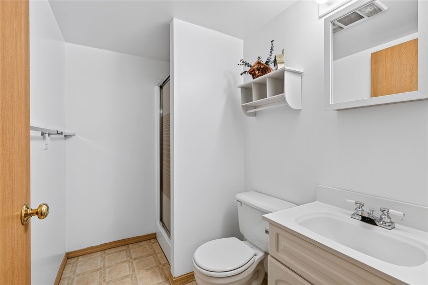 Up North retreat alert! Discover this charming, well-maintained - photo 27