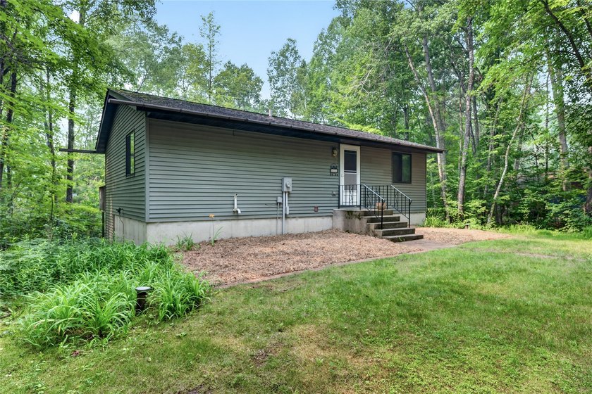 Up North retreat alert! Discover this charming, well-maintained - photo 32