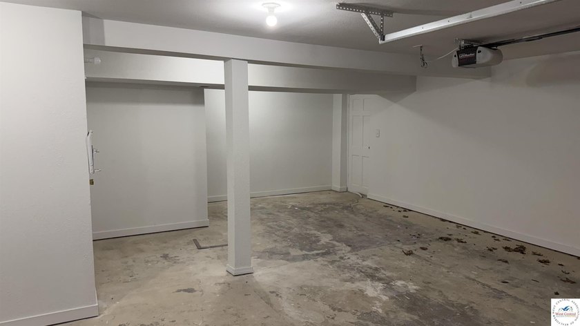 Fully Renovated, Like-New 3 Bedroom, 3 Bath Home with Modern - photo 36