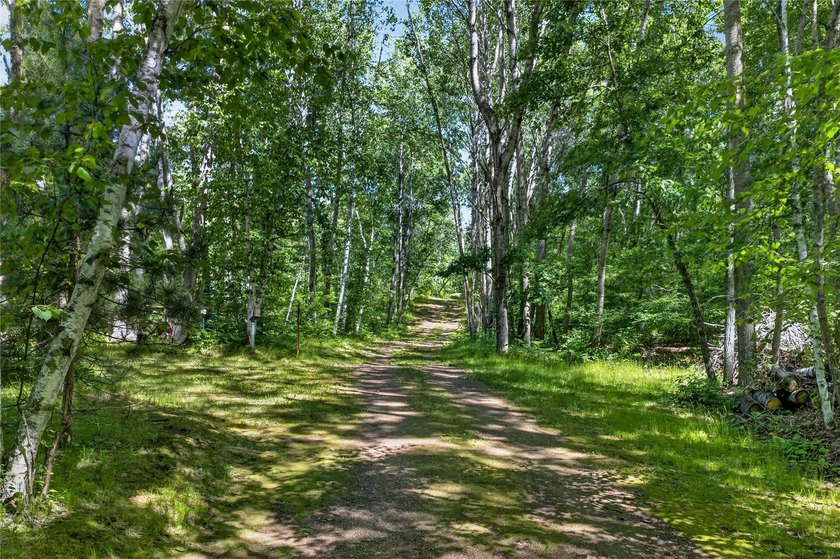 Up North retreat alert! Discover this charming, well-maintained - photo 38