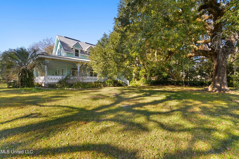 Southern Grace with Bonus Waterfront Lot just minutes from - photo 2