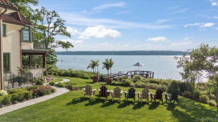 Immerse yourself in this stunning waterfront villa on Centre - photo 5