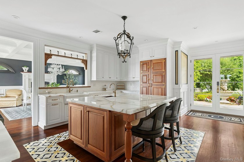 Immerse yourself in this stunning waterfront villa on Centre - photo 7