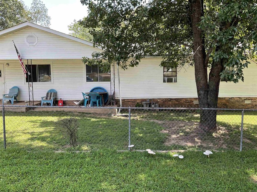 Investors or great family home located on a spacious FULLY - photo 3