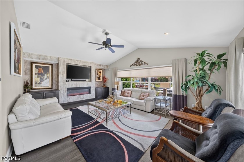 Experience the ultimate Southwest Florida waterfront lifestyle - photo 9
