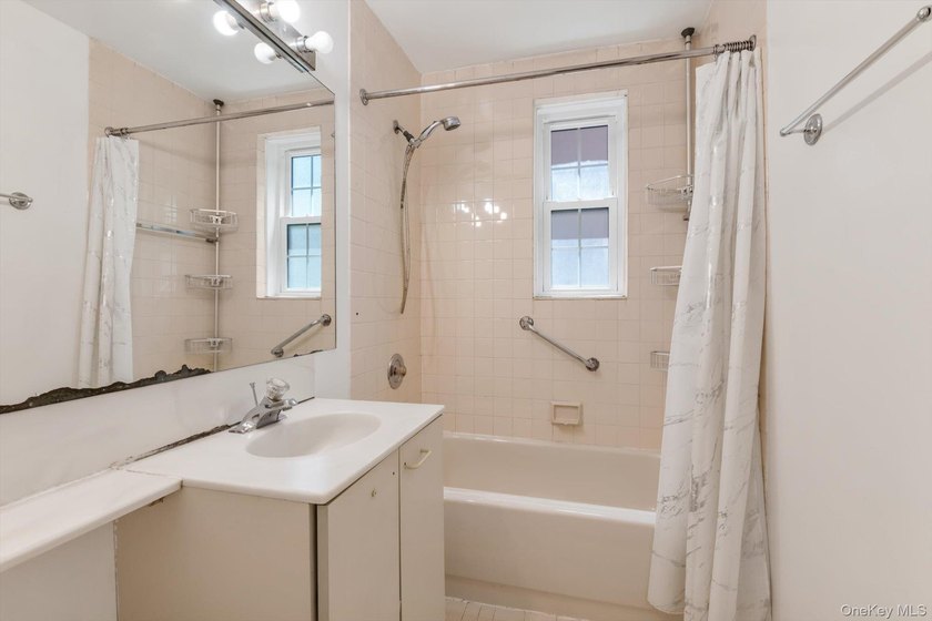Welcome to your new home in the heart of Briarwood, Queens! This - photo 10