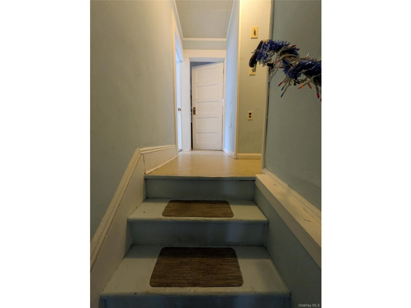 Welcome to this charming home in the heart of Suffolk County! - photo 11