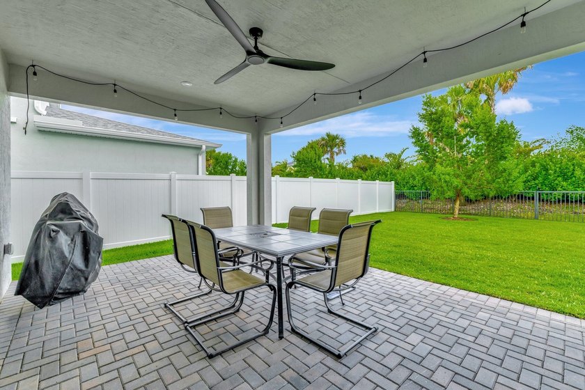 Price Improved! Beautiful CBS 4BR/2.5BA home located in the - photo 33