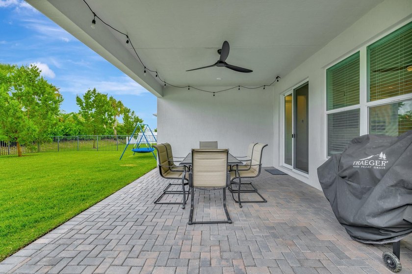 Price Improved! Beautiful CBS 4BR/2.5BA home located in the - photo 34