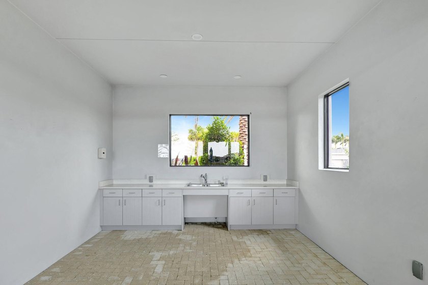 Price Improved! Beautiful CBS 4BR/2.5BA home located in the - photo 44