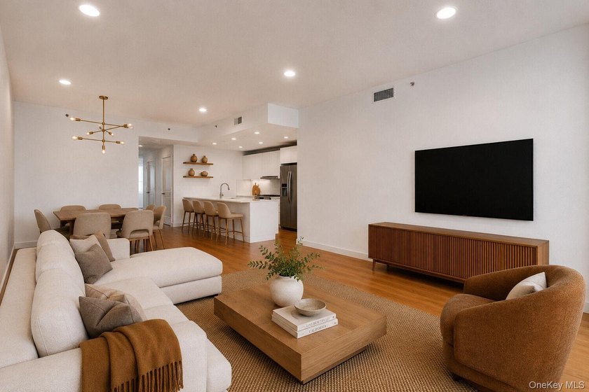 Spacious Three-Bed with Double Exposures, Private Storage &amp; - photo 3