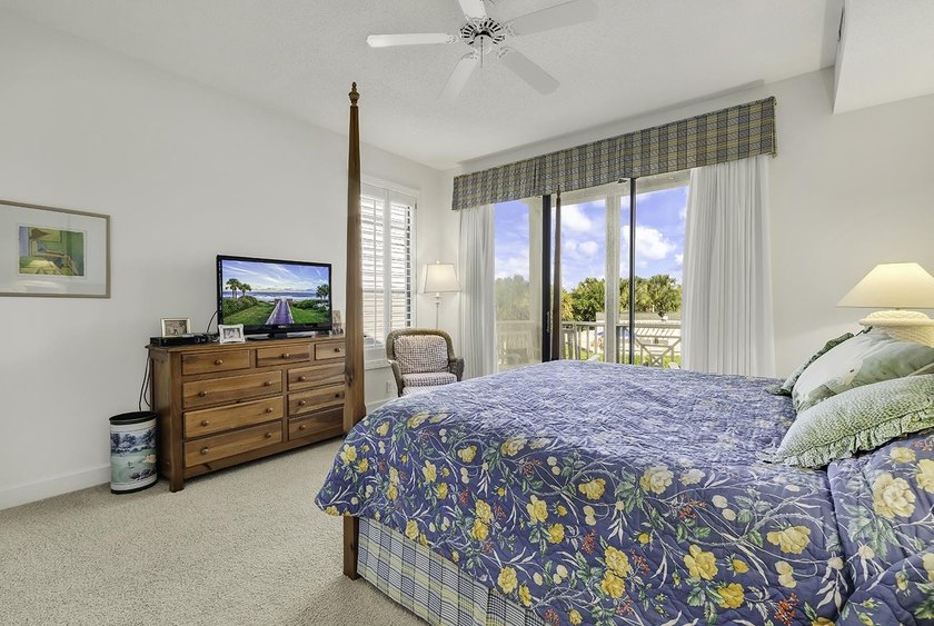 Attractive comfortable, and perfectly located, this 2nd row - photo 14