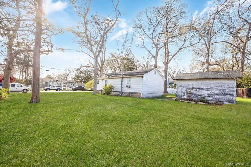 Beautiful prefab Ranch built in 1990, situated on a quiet - photo 20