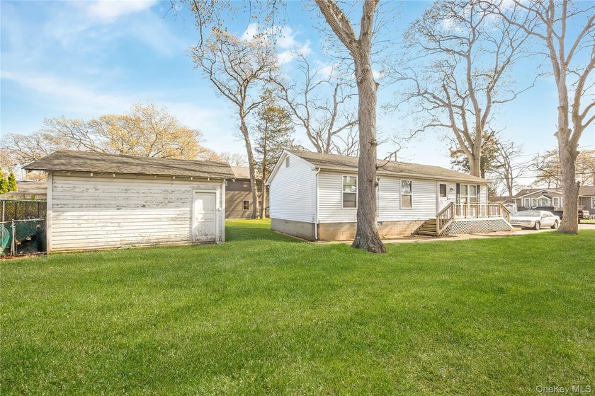 Beautiful prefab Ranch built in 1990, situated on a quiet - photo 22