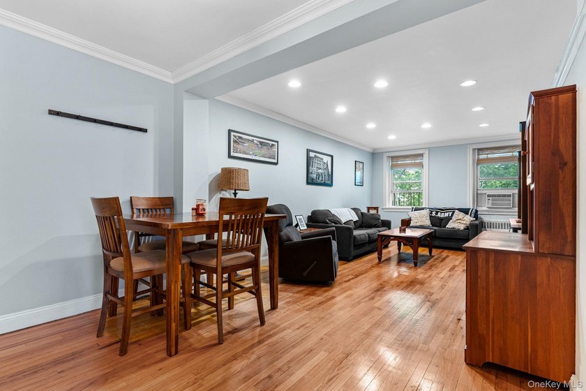 Spacious, well maintained, and move in ready 1 Bed 1 Bath unit - photo 4