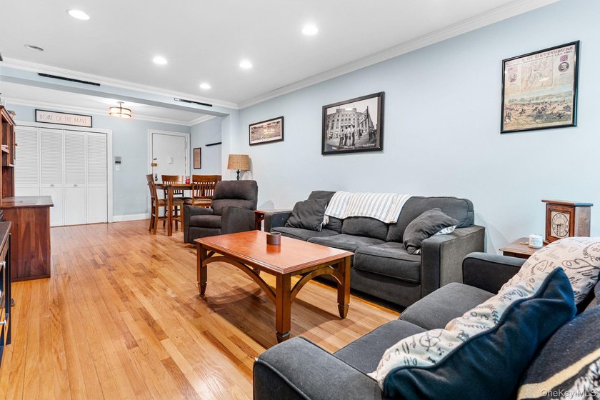 Spacious, well maintained, and move in ready 1 Bed 1 Bath unit - photo 9