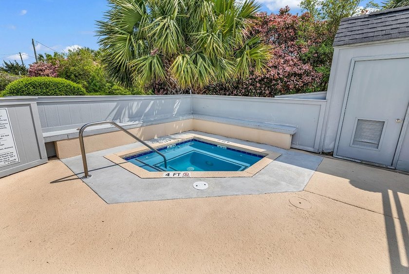 Attractive comfortable, and perfectly located, this 2nd row - photo 44