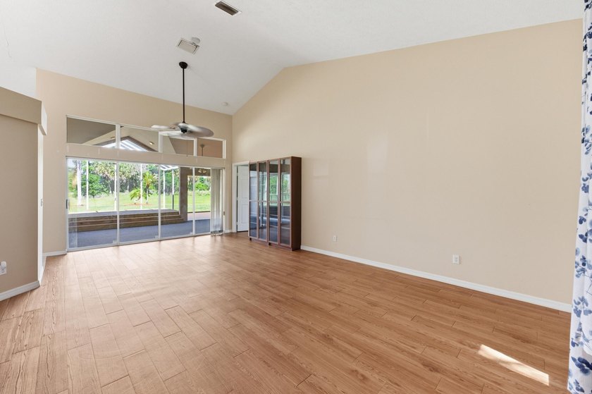 Investor or Fixer Upper Special. Selling as is. Conventional or - photo 4