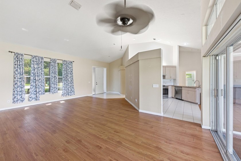Investor or Fixer Upper Special. Selling as is. Conventional or - photo 6