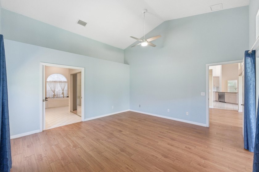 Investor or Fixer Upper Special. Selling as is. Conventional or - photo 8