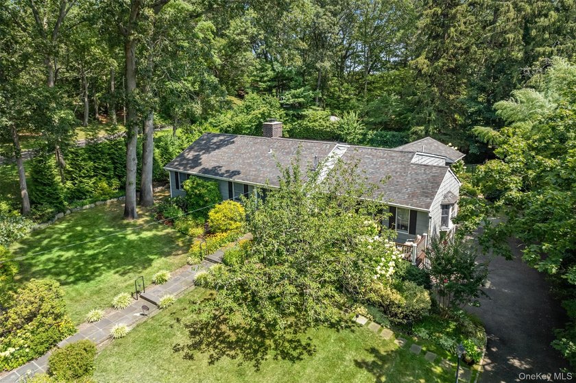 24 Preston St Be charmed by this hidden gem surrounded by - photo 3
