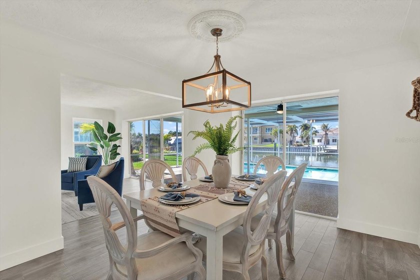**Stunning fully renovated 3-bedroom, 2-bathroom pool home with - photo 33