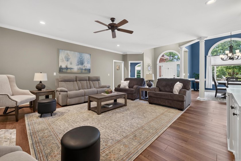 Absolute perfection. Enter into the oasis of this perfect home - photo 5
