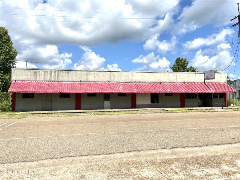 927 Eastside Lake Washington Road, Glen Allan, MS 38744, 3054146