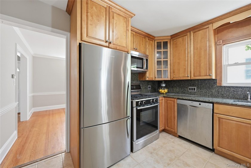 Welcome home to this classic 3-bedroom, 1.5 bathroom Colonial - photo 11