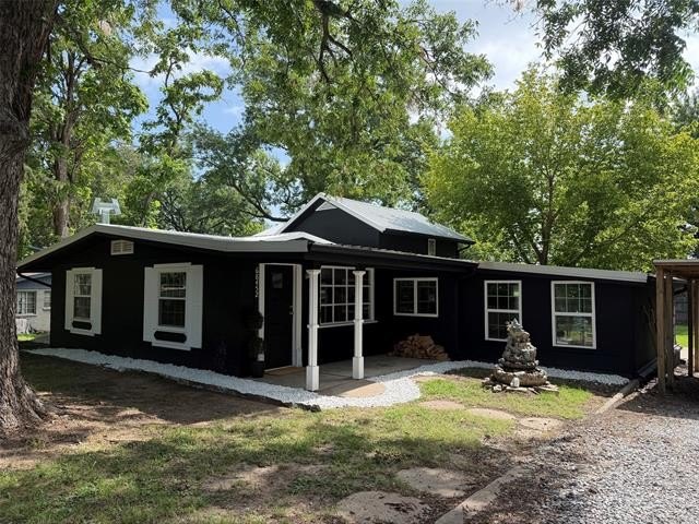 Welcome to this beautifully updated 4 bedroom, 3 bath - photo 2