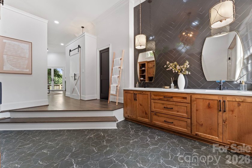 Experience the perfect blend of luxury lakefront living and - photo 18