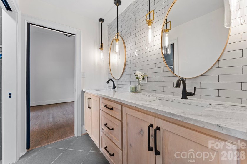 Experience the perfect blend of luxury lakefront living and - photo 25