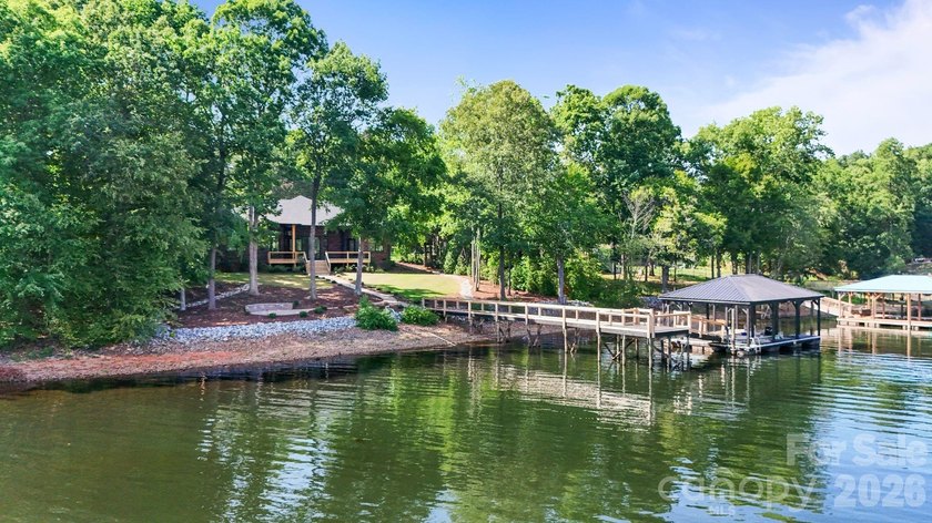 Experience the perfect blend of luxury lakefront living and - photo 30