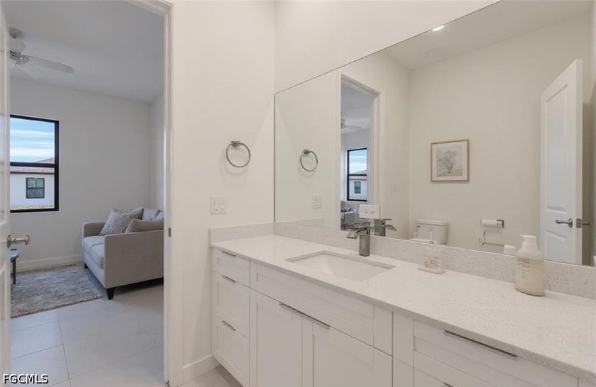 Discover this stunning, move-in-ready new construction home - photo 33