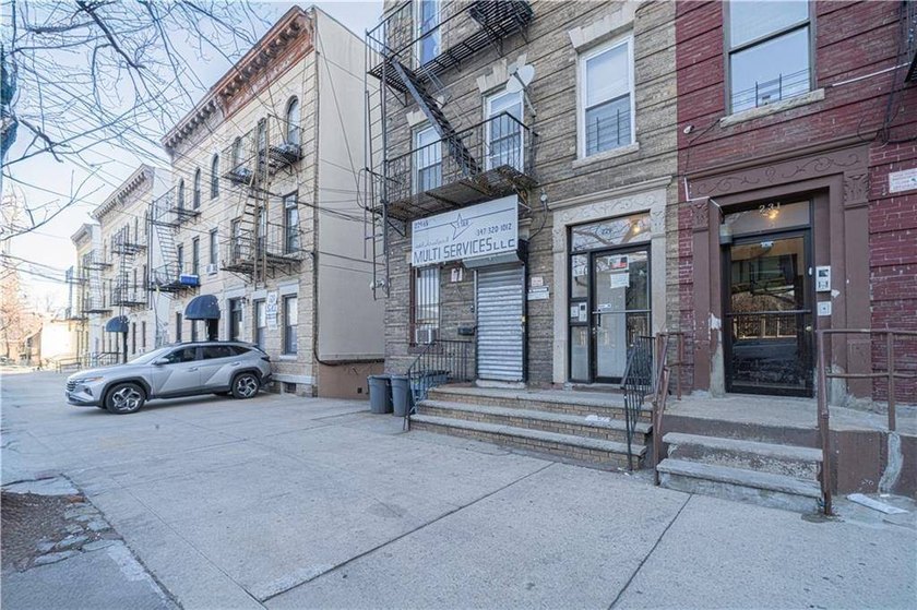 SUNSET PARK SOLID BRICK SEMI-DETACHED 5 FAMILY + STORE/OFFICE - photo 3