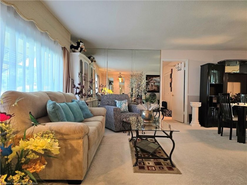 Move-in ready 2/2 at Spring Lake! Year-round living, seasonal - photo 4
