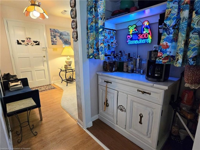 Move-in ready 2/2 at Spring Lake! Year-round living, seasonal - photo 6