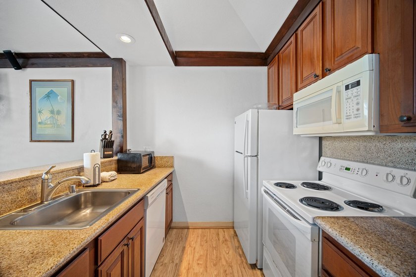 This is a leasehold property. Fantastic ground floor unit at - photo 7