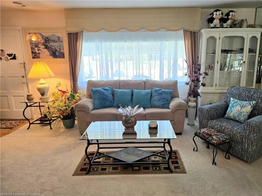 Move-in ready 2/2 at Spring Lake! Year-round living, seasonal - photo 8