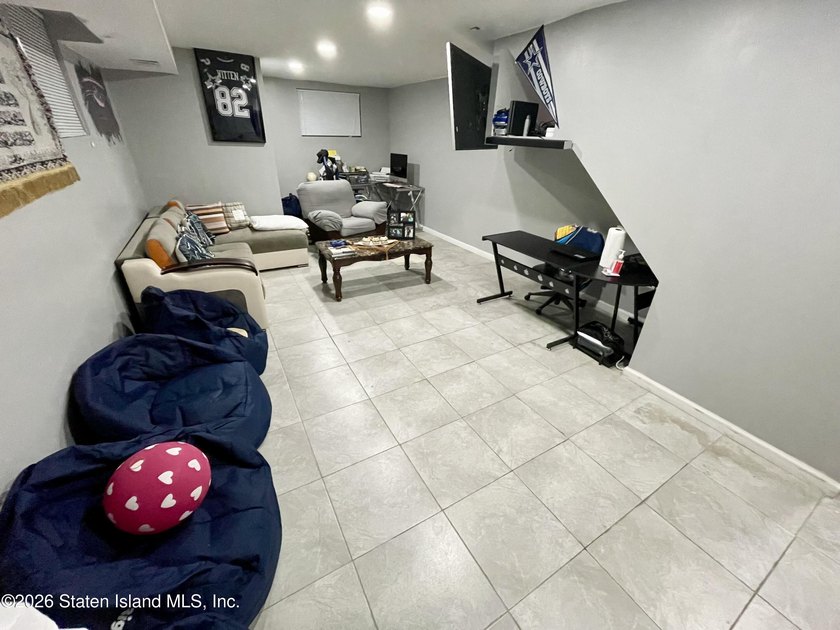 Beautifully fully renovated 3-bedroom, 2-bath home located in - photo 13