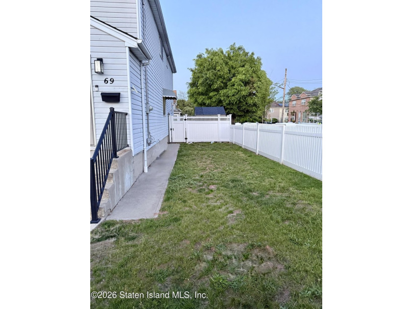Beautifully fully renovated 3-bedroom, 2-bath home located in - photo 14