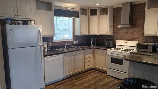 Beautiful 3 bedroom 2 full bath home with large master suite in - photo 8