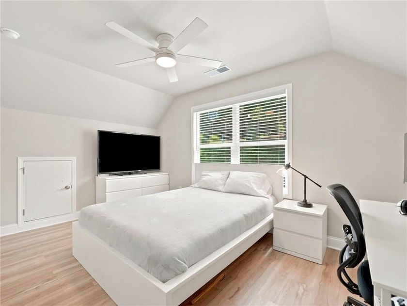 Sophistication meets the relaxed charm of lake living. This - photo 28