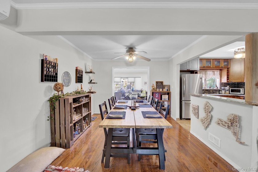 Welcome to this beautifully maintained home nestled in the heart - photo 6