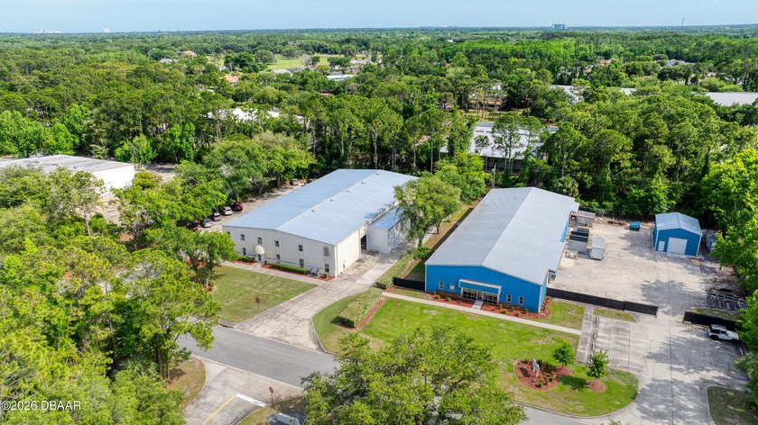 This offering consists of two adjacent warehouse buildings, each - photo 4