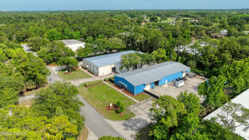 This offering consists of two adjacent warehouse buildings, each - photo 5