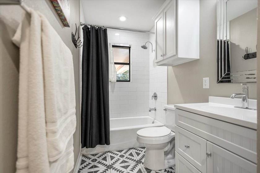 Welcome to a lake view haven where four bedrooms, three baths - photo 15