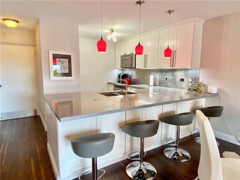 Nice condo priced to sell,below comps. Beautifully remodeled - photo 5
